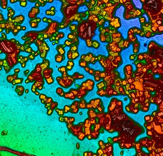 Auswirkungen von Salzablagerungen auf die Leistung von schwimmenden PV-Anlagen