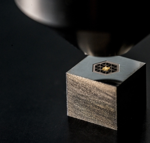 Messungen von Femtosekundenlaser-Mikrofräsungen und funktionalen Texturierungen