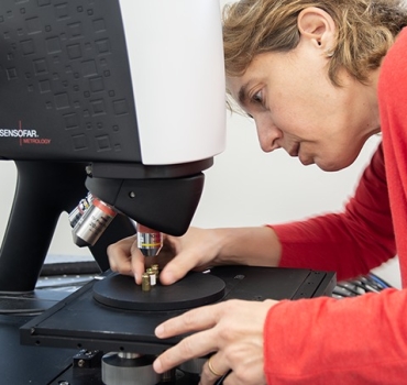 A device for the color measurement and detection of spots on the skin