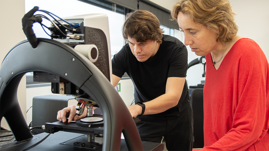 Micromeasurements on smooth surfaces with a new confocal optical profiler Micromeasurements on smooth surfaces with a new confocal optical profiler